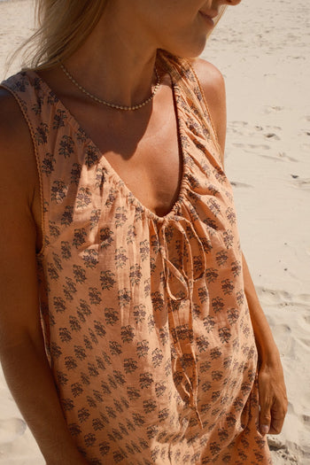 Sundress Mini Peach worn by @terrivanderwerf